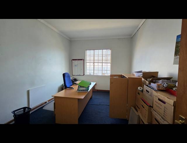 1,550M² WAREHOUSE FOR SALE IN EASTLEIGH